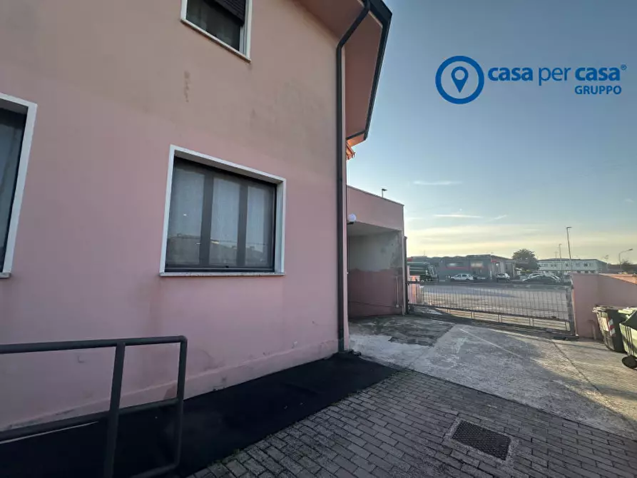 Immagine 27 di Attività commerciale in vendita  in Piazza Commercio 103 a Lusia