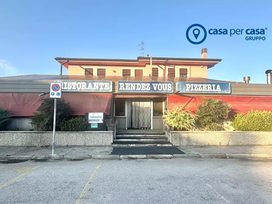 Immagine 29 di Attività commerciale in vendita  in Piazza Commercio 103 a Lusia