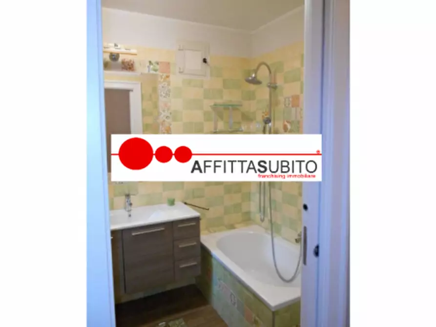 Immagine 11 di Appartamento in vendita  in via Amato di Montecassino 12 a Napoli