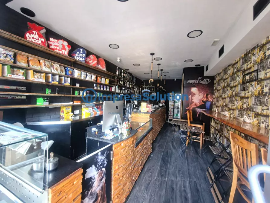 Immagine 5 di Negozio in affitto  in Via Antonino D'Antona a Napoli