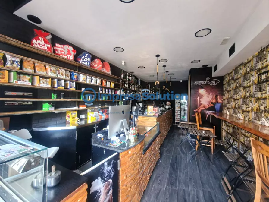 Immagine 6 di Negozio in affitto  in Via Antonino D'Antona a Napoli