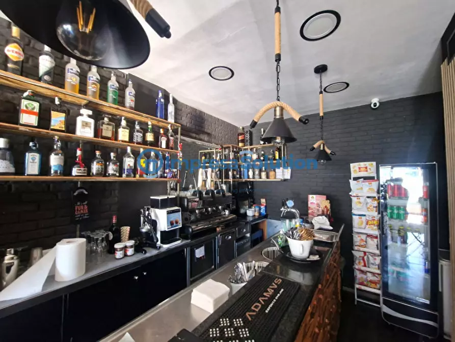 Immagine 7 di Negozio in affitto  in Via Antonino D'Antona a Napoli