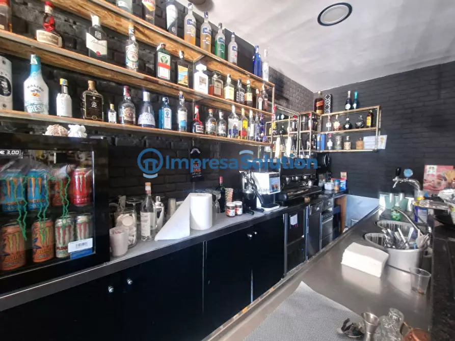 Immagine 8 di Negozio in affitto  in Via Antonino D'Antona a Napoli