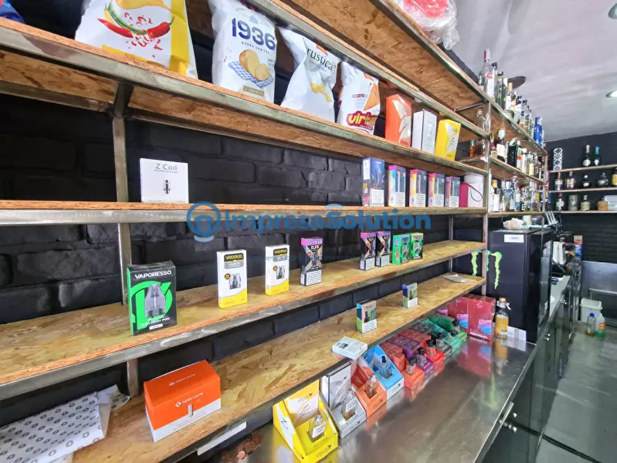 Immagine 10 di Negozio in affitto  in Via Antonino D'Antona a Napoli