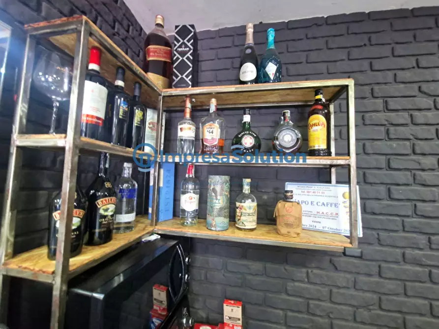 Immagine 12 di Negozio in affitto  in Via Antonino D'Antona a Napoli