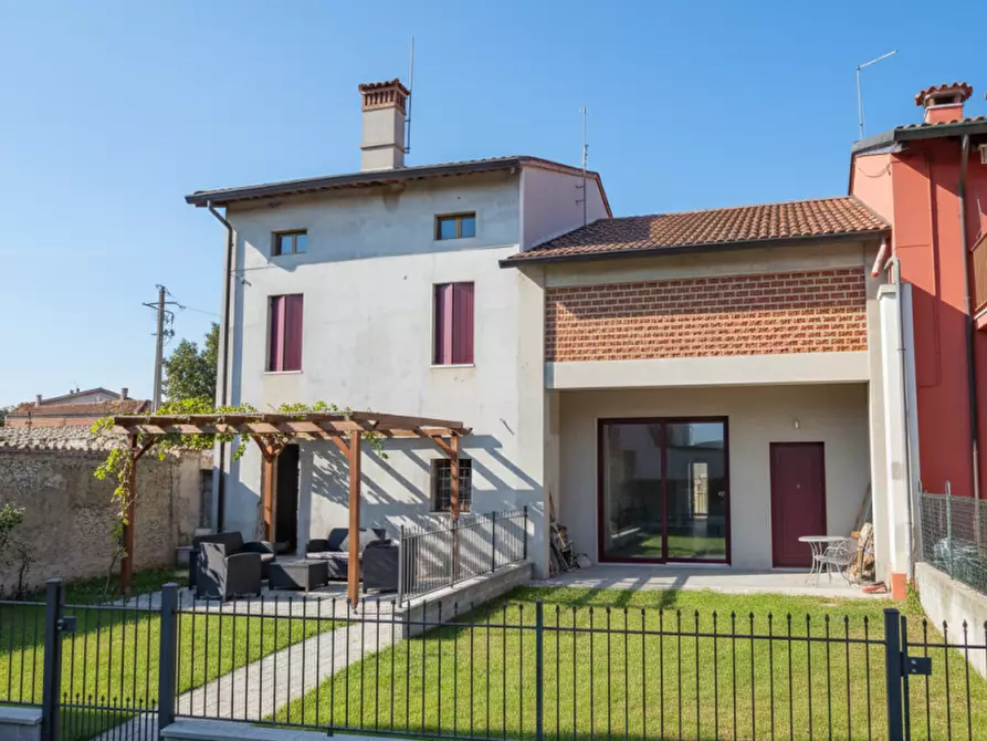 Immagine 2 di Casa bifamiliare in vendita  in Via Gian Giorgio Trissino a Sandrigo