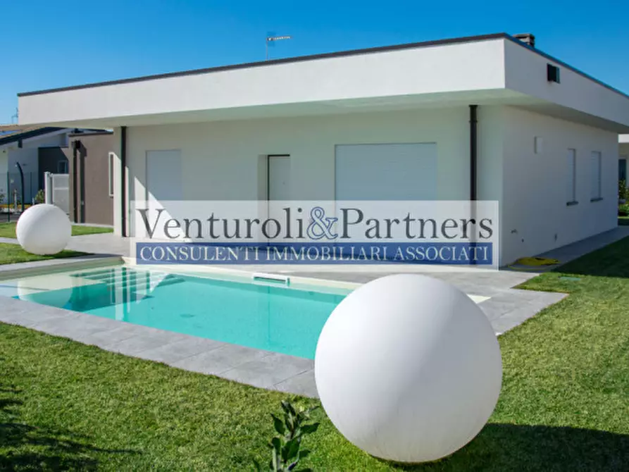 Immagine 2 di Villa in vendita  in Via Chiesa a Soiano Del Lago