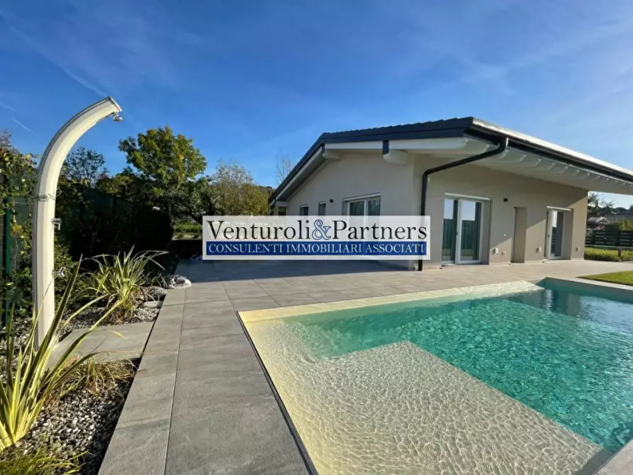 Immagine 4 di Villa in vendita  in Via Chiesa a Soiano Del Lago