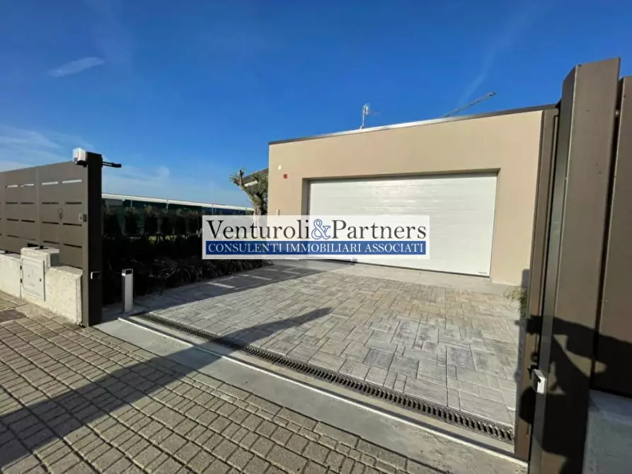 Immagine 6 di Villa in vendita  in Via Chiesa a Soiano Del Lago