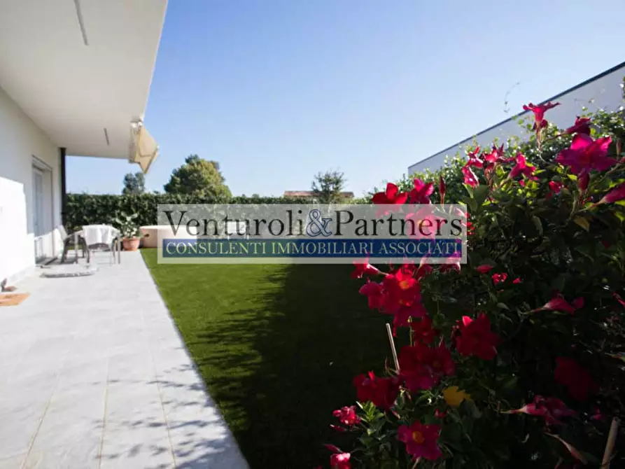 Immagine 9 di Villa in vendita  in Via Chiesa a Soiano Del Lago