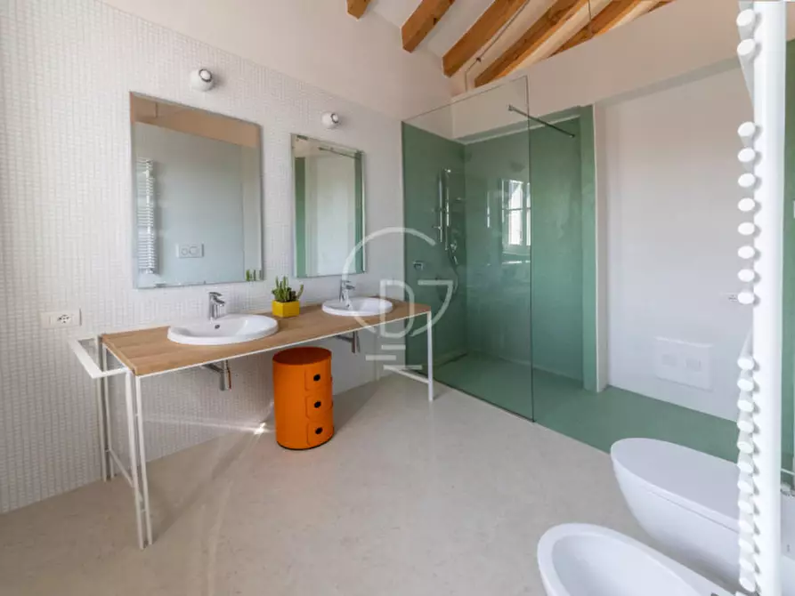 Immagine 19 di Villa in vendita  a Piacenza