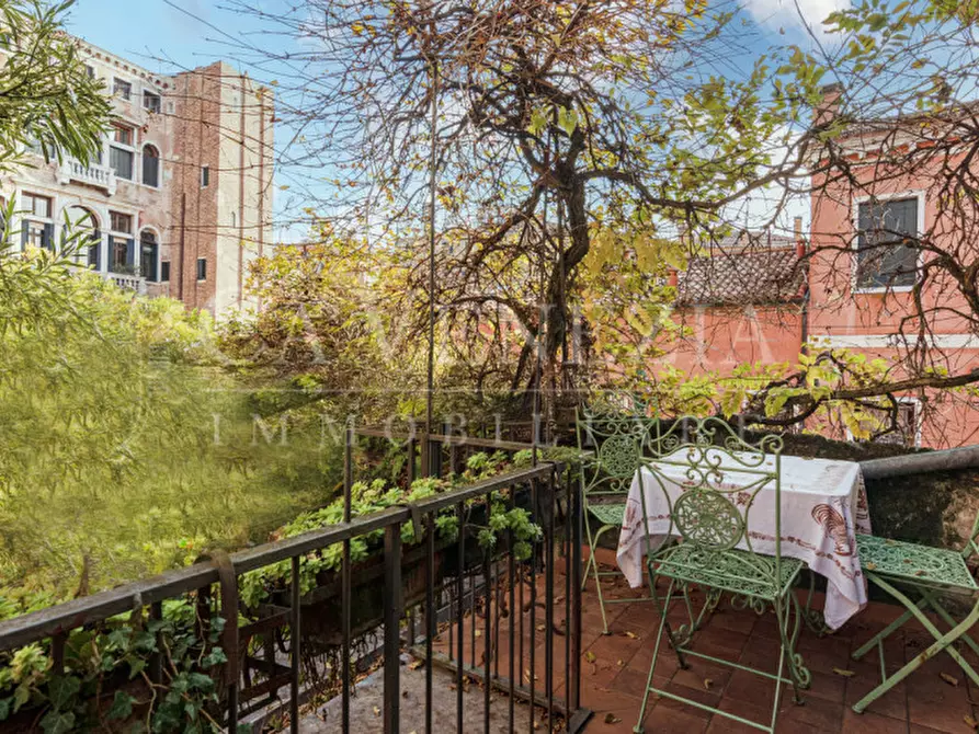 Immagine 17 di Appartamento in vendita  a Venezia