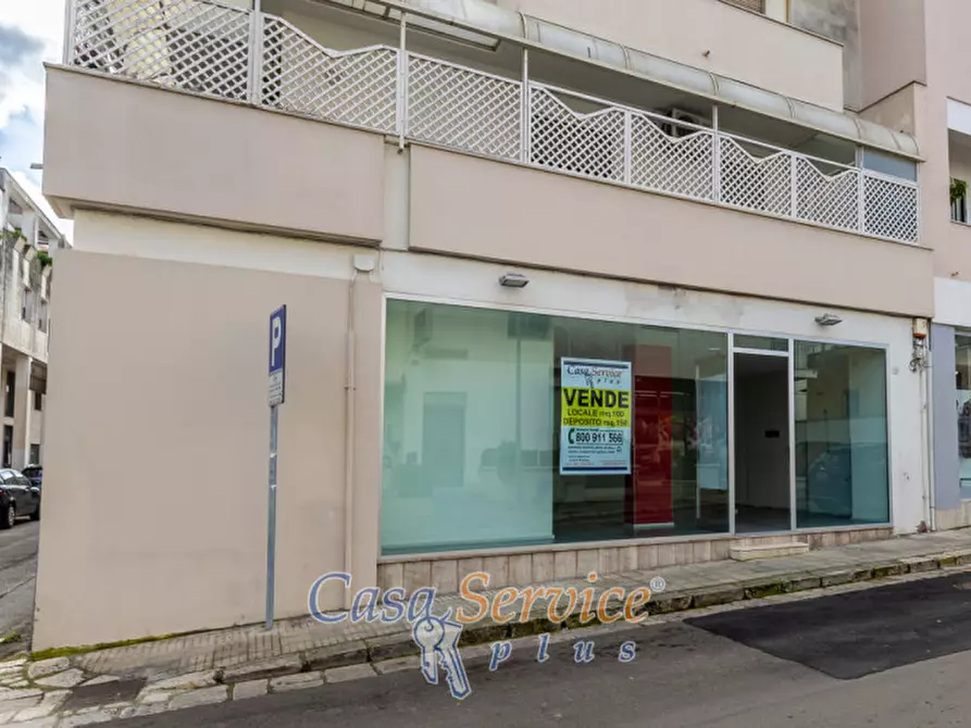 Immagine 2 di Negozio in vendita  in Via Matino a Casarano