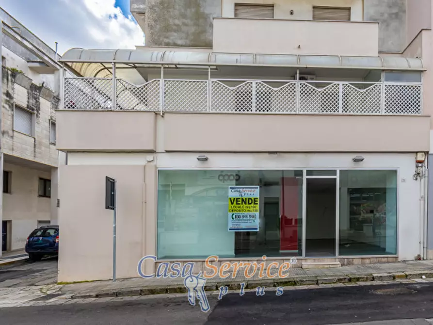 Immagine 3 di Negozio in vendita  in Via Matino a Casarano