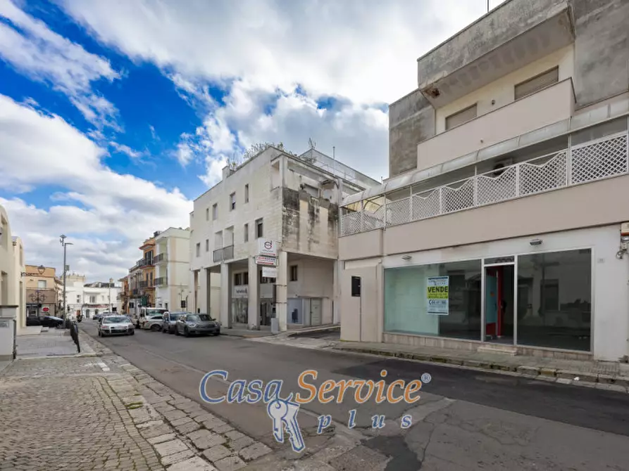 Immagine 4 di Negozio in vendita  in Via Matino a Casarano