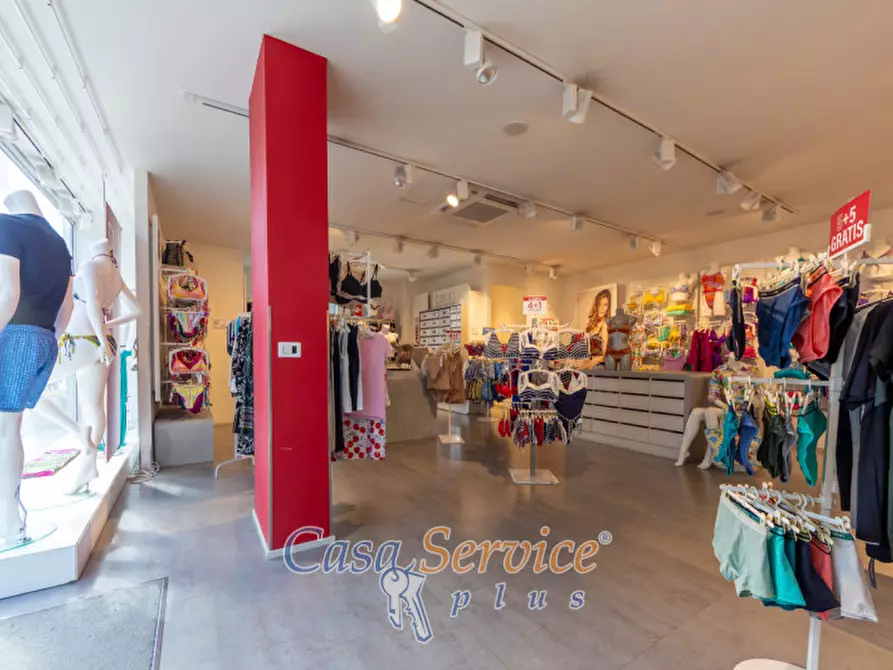 Immagine 5 di Attività commerciale in vendita  in Via Matino a Casarano