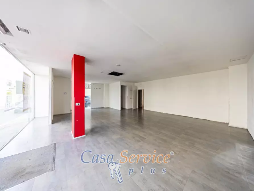 Immagine 5 di Negozio in vendita  in Via Matino a Casarano