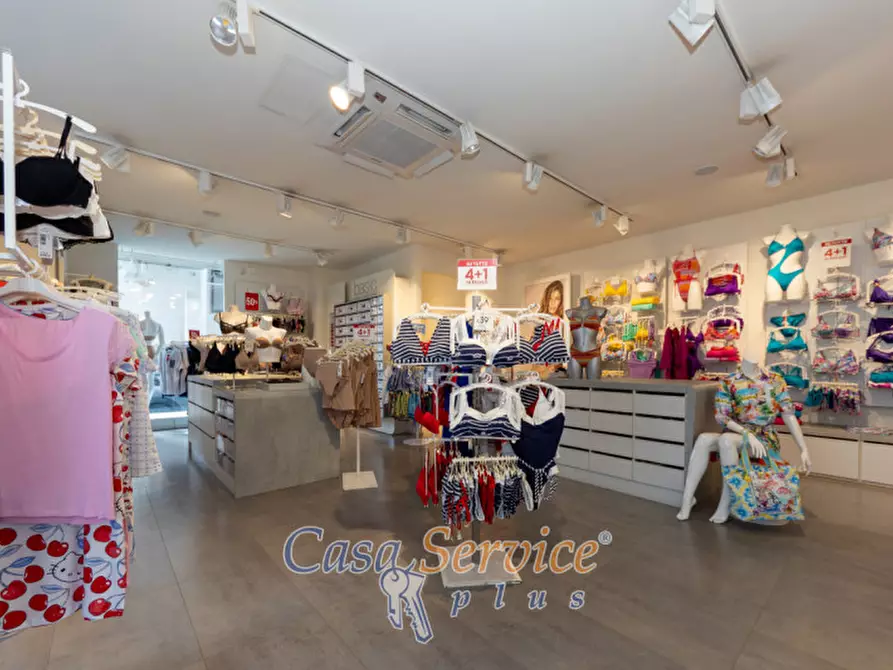 Immagine 6 di Attività commerciale in vendita  in Via Matino a Casarano