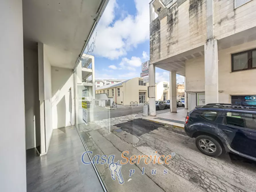 Immagine 7 di Negozio in vendita  in Via Matino a Casarano