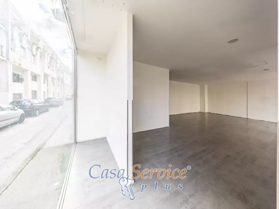 Immagine 8 di Negozio in vendita  in Via Matino a Casarano