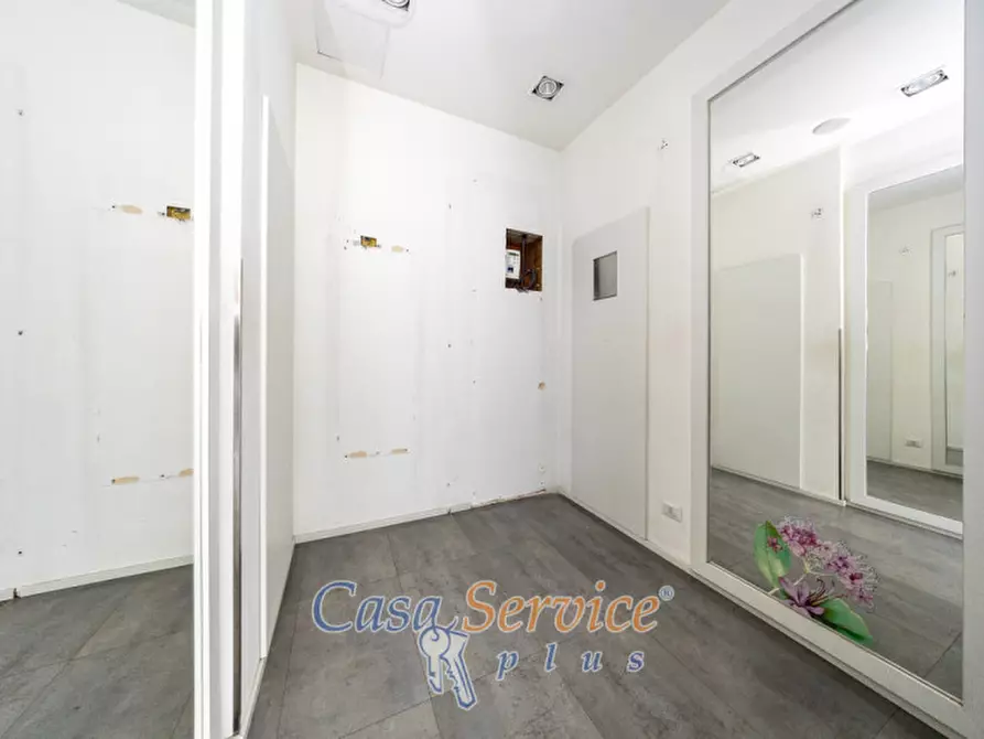 Immagine 9 di Negozio in vendita  in Via Matino a Casarano