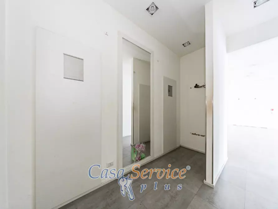 Immagine 10 di Negozio in vendita  in Via Matino a Casarano