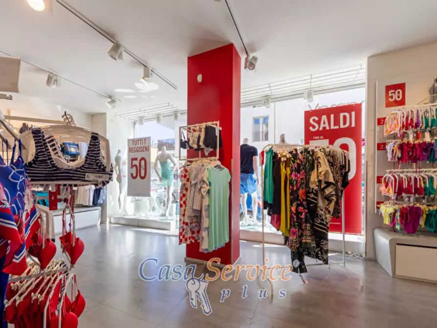 Immagine 10 di Attività commerciale in vendita  in Via Matino a Casarano