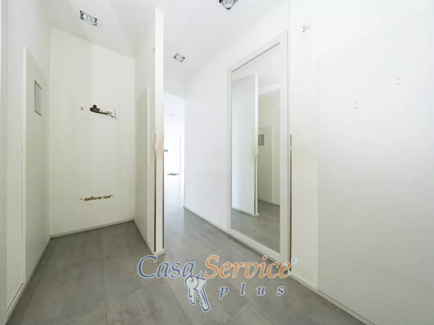 Immagine 11 di Negozio in vendita  in Via Matino a Casarano