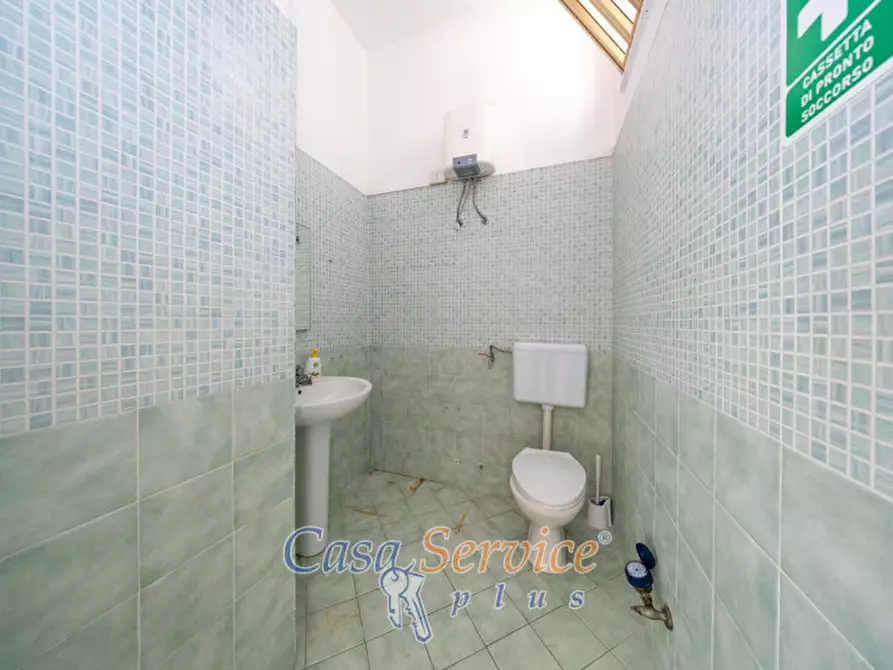 Immagine 12 di Negozio in vendita  in Via Matino a Casarano