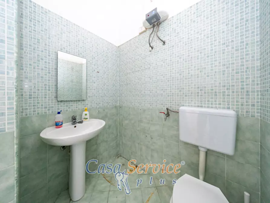 Immagine 13 di Negozio in vendita  in Via Matino a Casarano