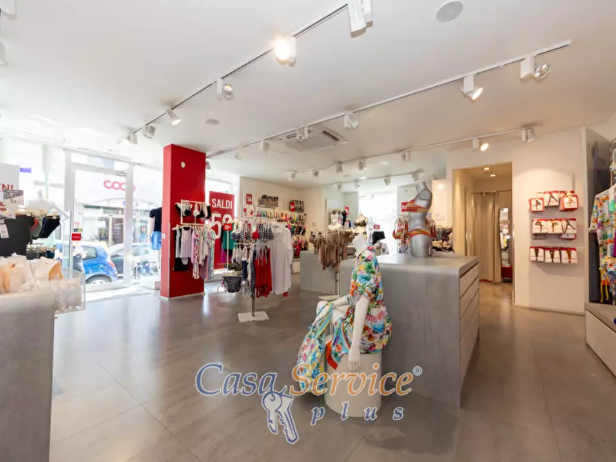 Immagine 15 di Attività commerciale in vendita  in Via Matino a Casarano