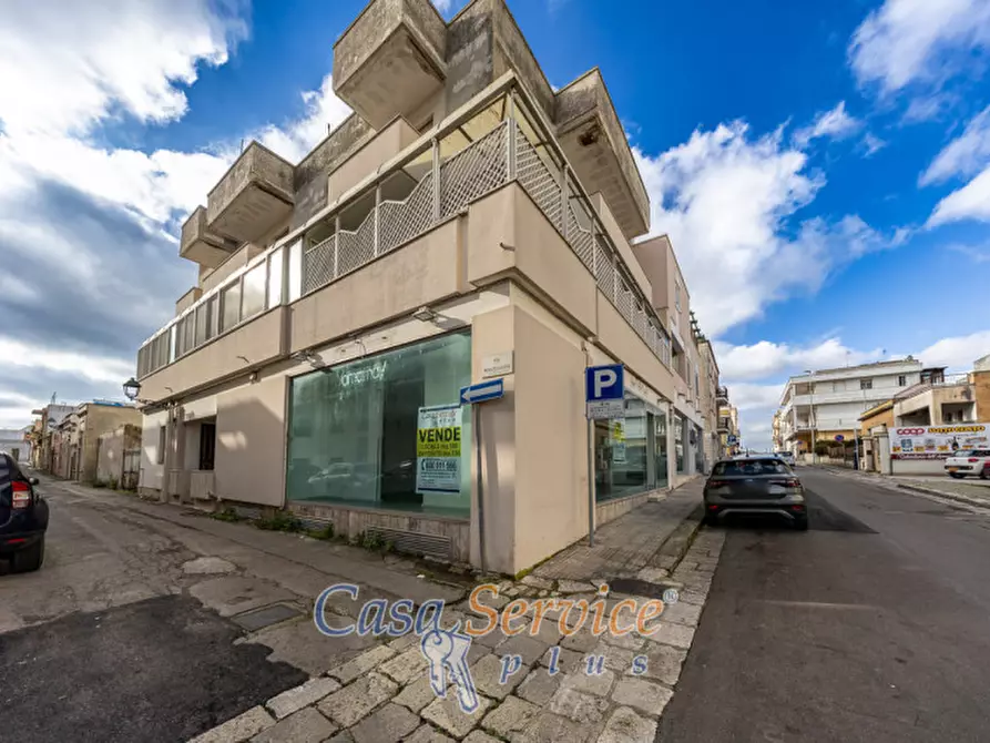 Immagine 15 di Negozio in vendita  in Via Matino a Casarano