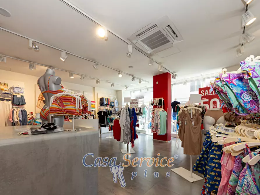 Immagine 16 di Attività commerciale in vendita  in Via Matino a Casarano