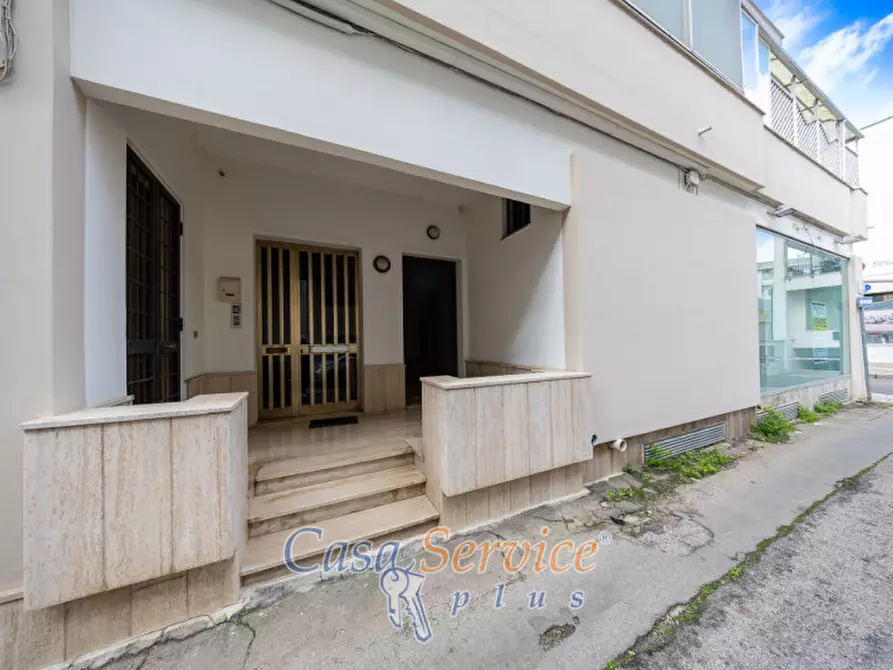 Immagine 17 di Negozio in vendita  in Via Matino a Casarano