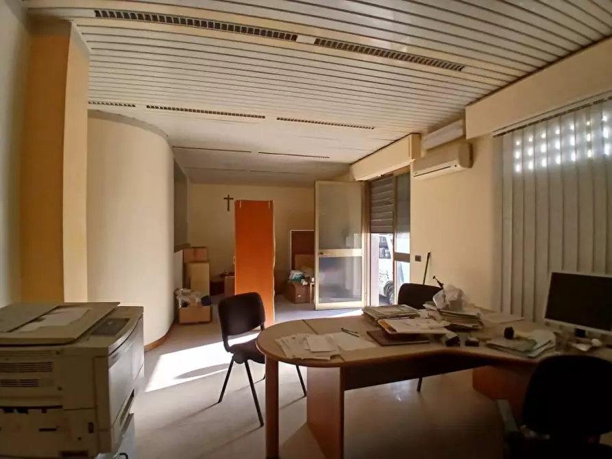 Immagine 5 di Negozio in vendita  in Via Sant'Angelo a Rosolini