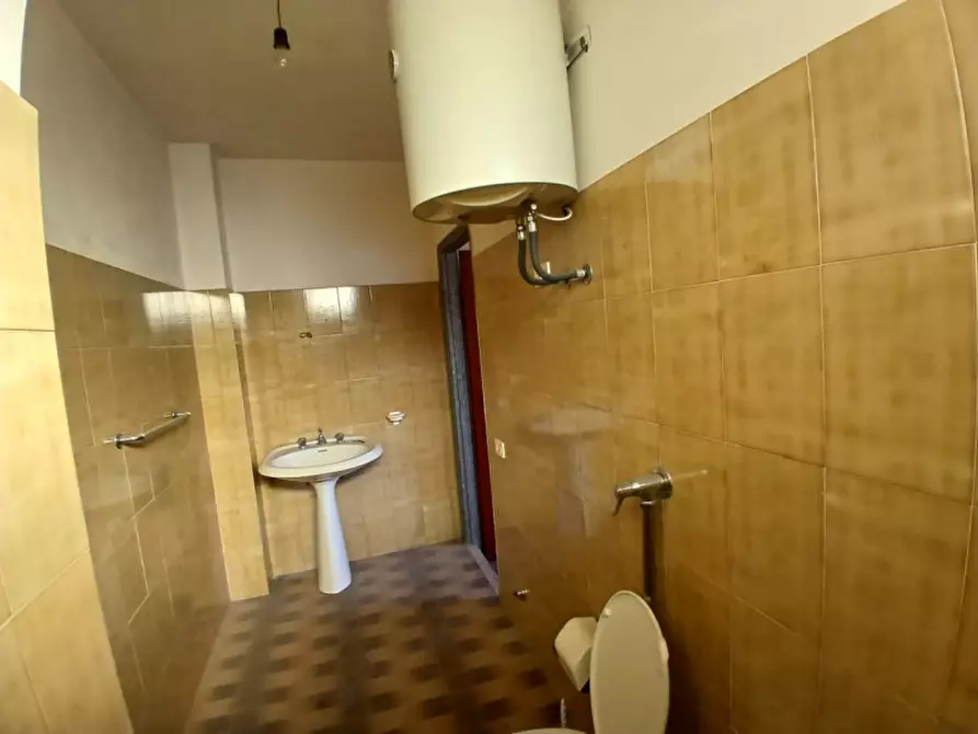 Immagine 19 di Negozio in vendita  in Via Sant'Angelo a Rosolini