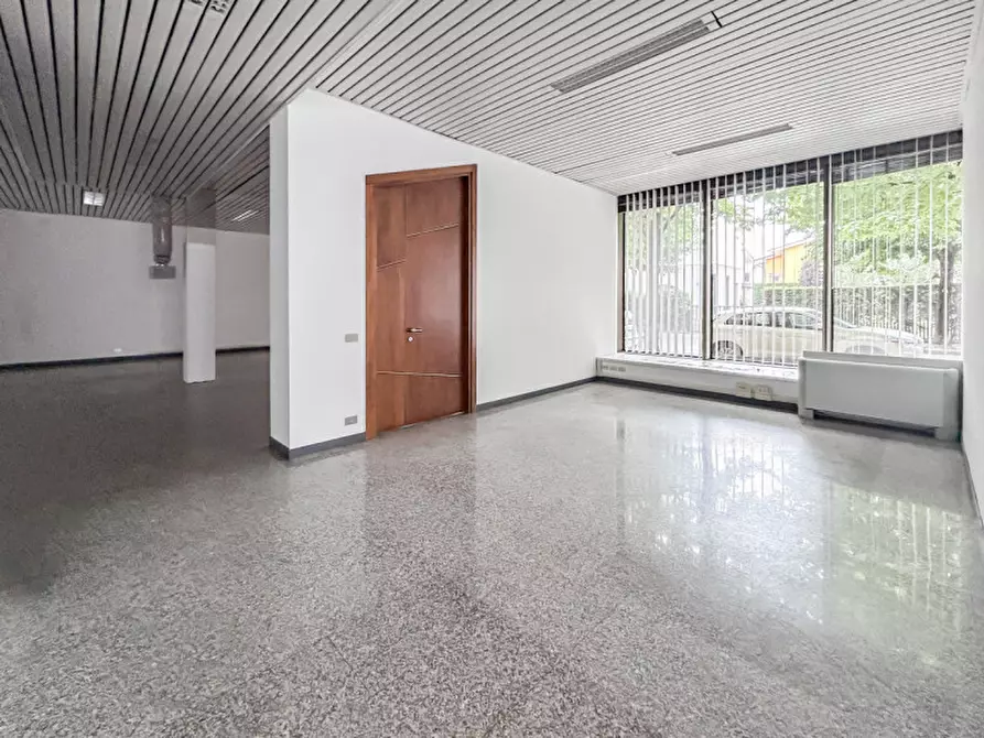 Immagine 1 di Ufficio in vendita  in Via Piazzale Vittorio Veneto a Bussolengo