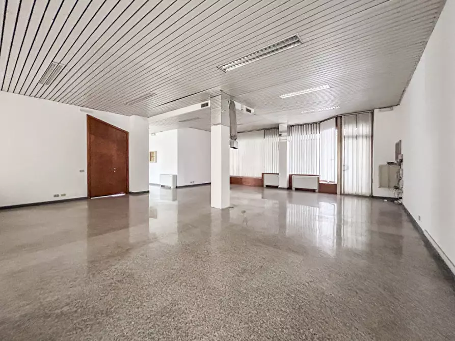 Immagine 4 di Ufficio in vendita  in Via Piazzale Vittorio Veneto a Bussolengo