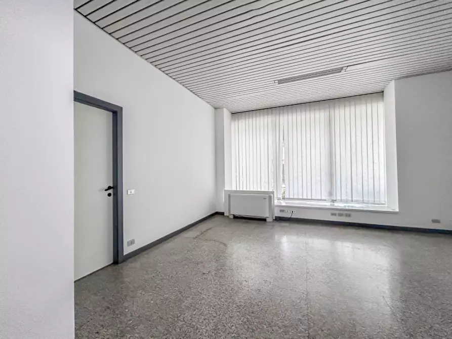 Immagine 8 di Ufficio in vendita  in Via Piazzale Vittorio Veneto a Bussolengo