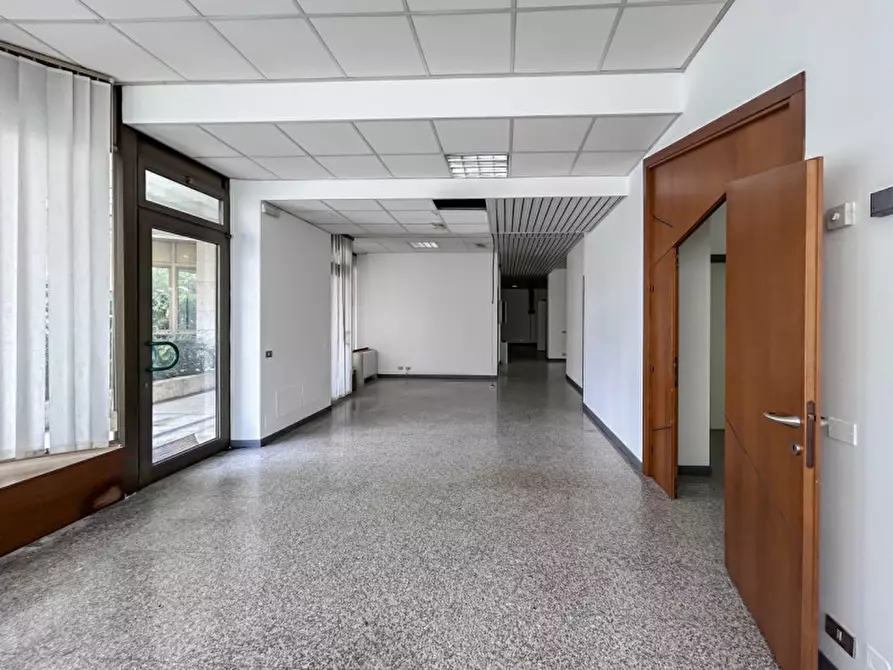 Immagine 9 di Ufficio in vendita  in Via Piazzale Vittorio Veneto a Bussolengo