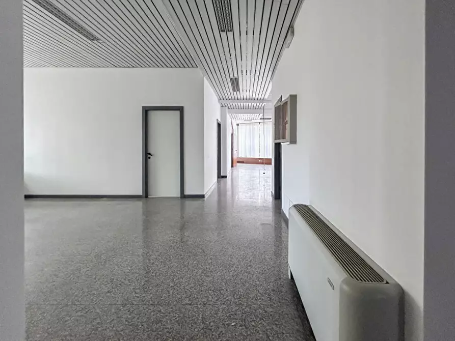 Immagine 11 di Ufficio in vendita  in Via Piazzale Vittorio Veneto a Bussolengo