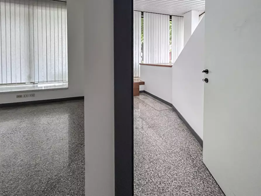 Immagine 12 di Ufficio in vendita  in Via Piazzale Vittorio Veneto a Bussolengo