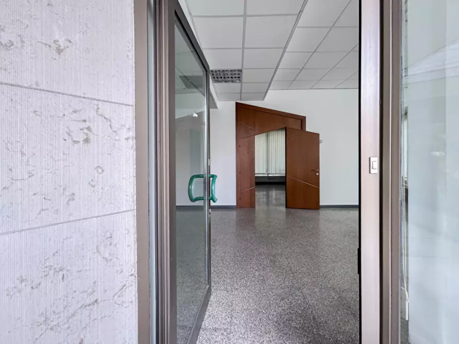 Immagine 9 di Magazzino in vendita  in Via Piazzale Vittorio Veneto a Bussolengo