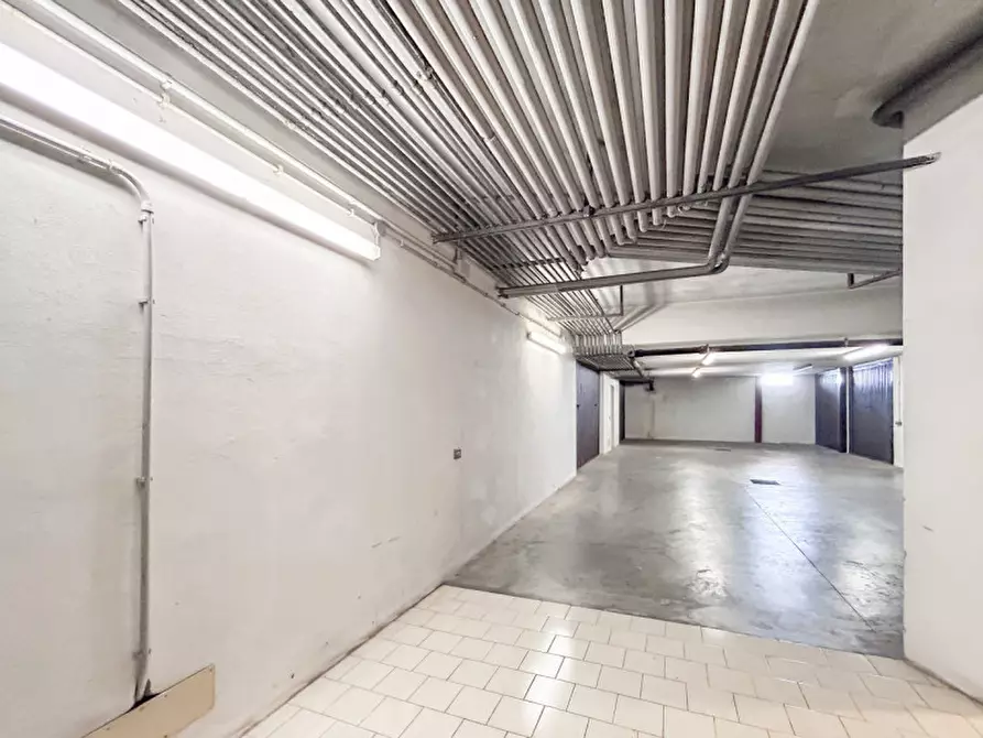 Immagine 10 di Magazzino in vendita  in Via Piazzale Vittorio Veneto a Bussolengo