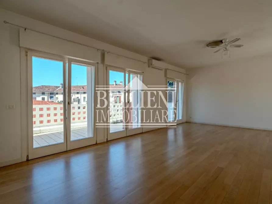 Immagine 1 di Appartamento in vendita  in Via Alessandro Massaria a Vicenza