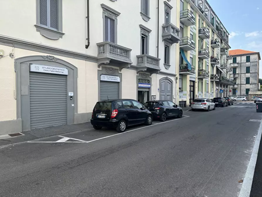 Immagine 3 di Negozio in affitto  in Via Savonarola a Monza