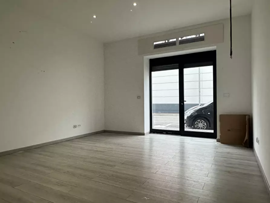 Immagine 5 di Negozio in affitto  in Via Savonarola a Monza