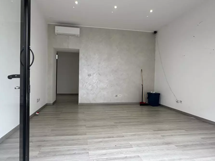 Immagine 6 di Negozio in affitto  in Via Savonarola a Monza