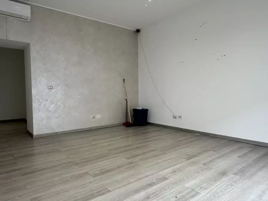 Immagine 7 di Negozio in affitto  in Via Savonarola a Monza