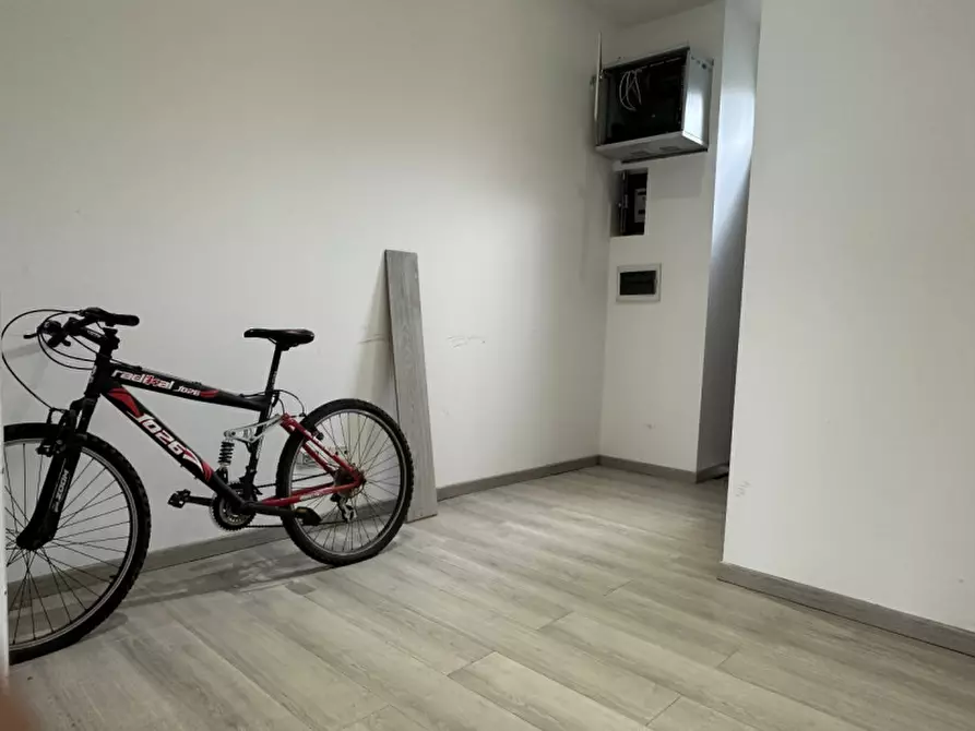 Immagine 9 di Negozio in affitto  in Via Savonarola a Monza